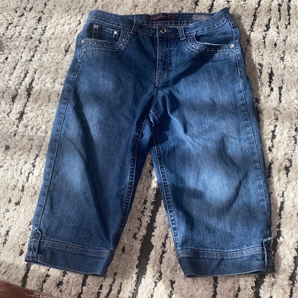 2000’s y2k denim capris with embroidered design and rhinestones size 10 in women - Picture 2 of 3